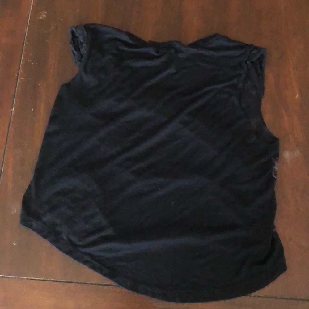 Crop top - Picture 2 of 3
